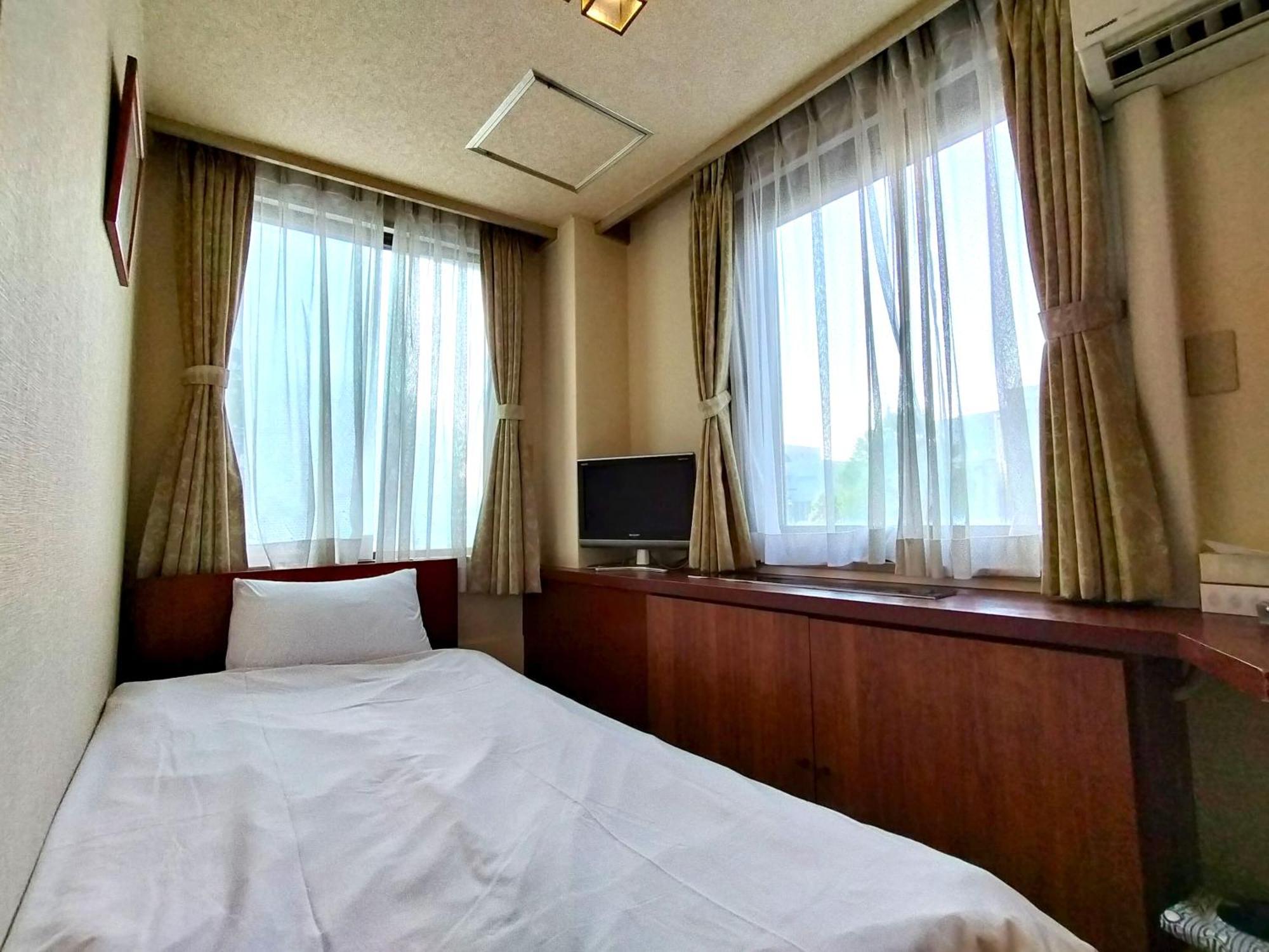 Tabist Business Hotel Takizawa Takasaki Station Nishiguchi מראה חיצוני תמונה